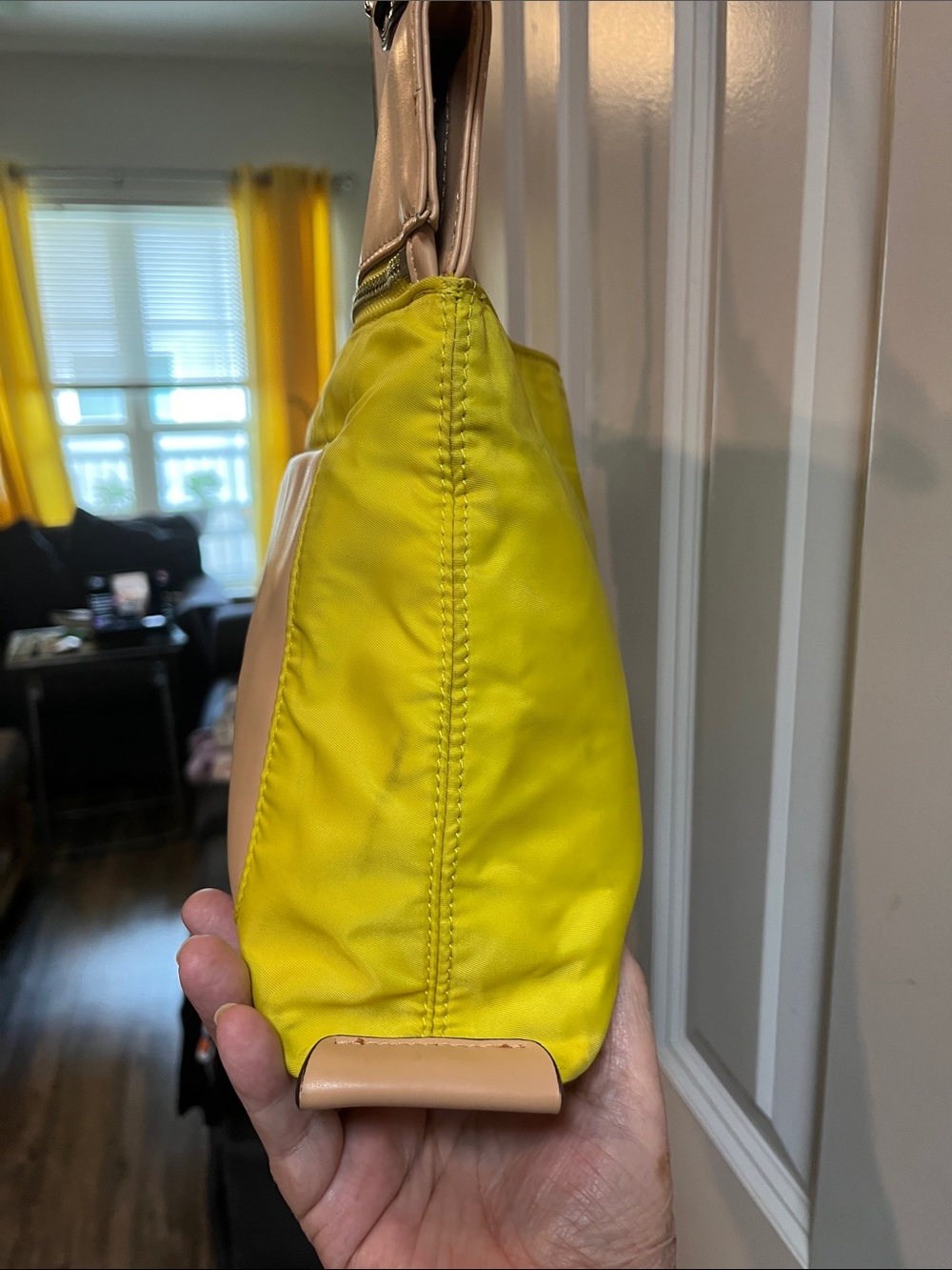 Isaac MIZRAHI New York unique bag it’s yellow gold all - Picture 3 of 10